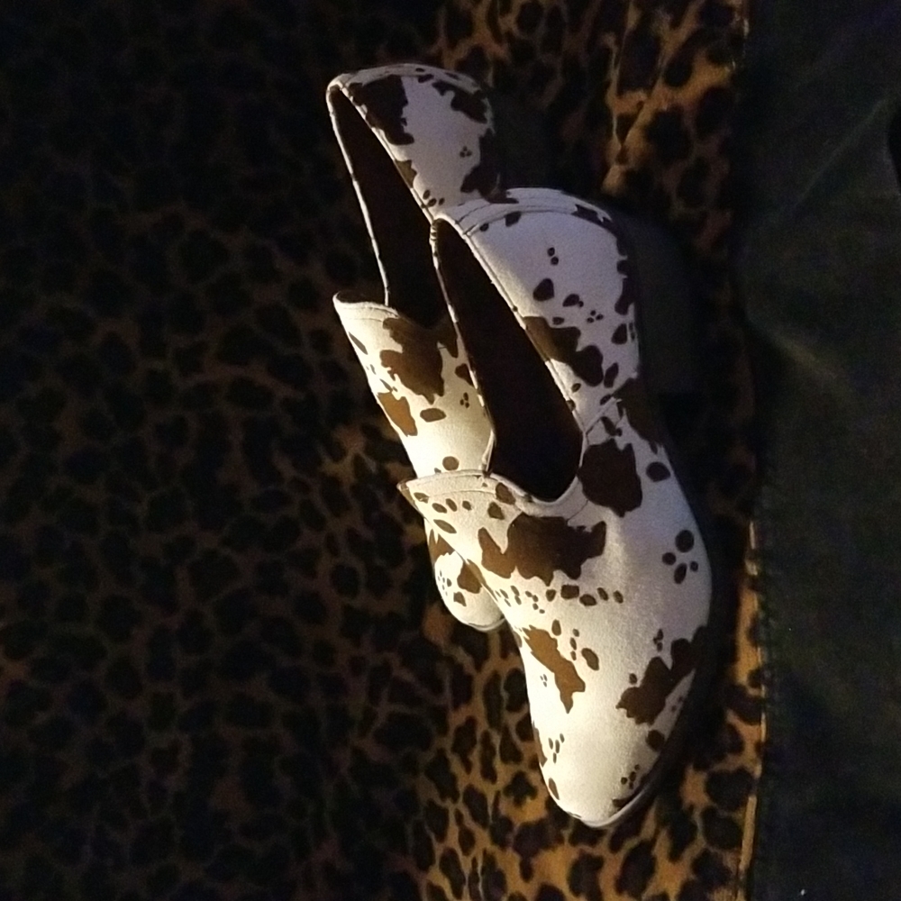 NWOT, Adorable Size 7 cow print shoes